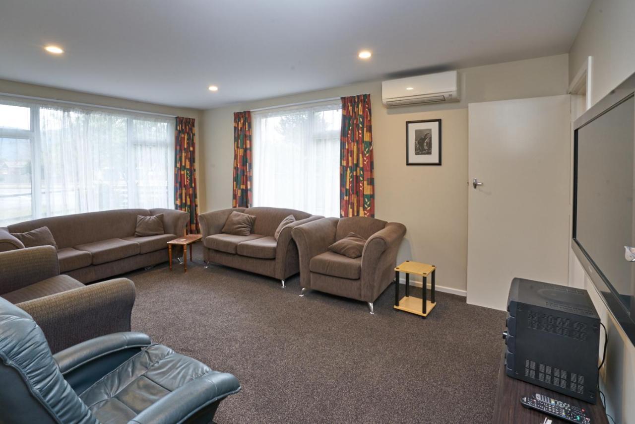 Accommodation Fiordland -The Three Bedroom House At 226A Milford Road Te Anau Extérieur photo
