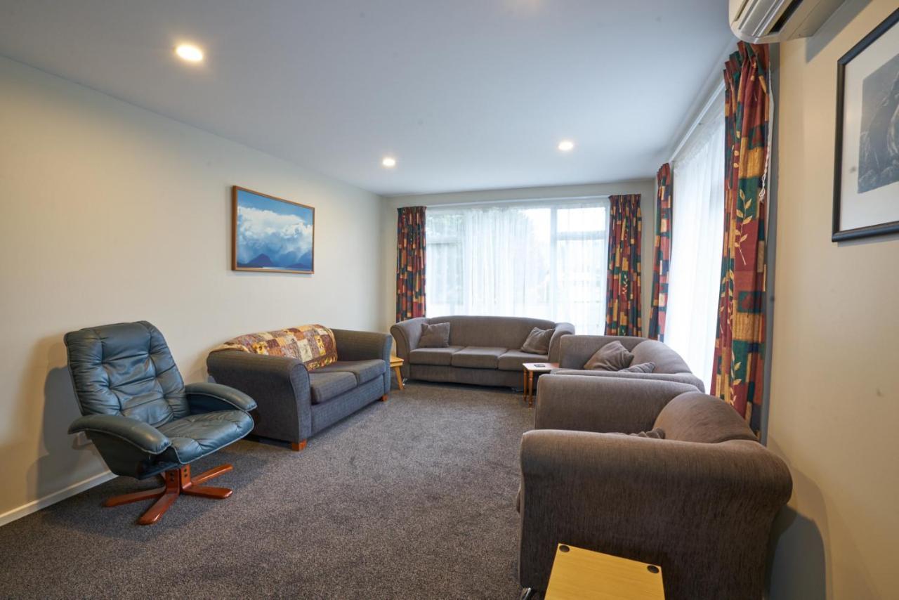 Accommodation Fiordland -The Three Bedroom House At 226A Milford Road Te Anau Extérieur photo