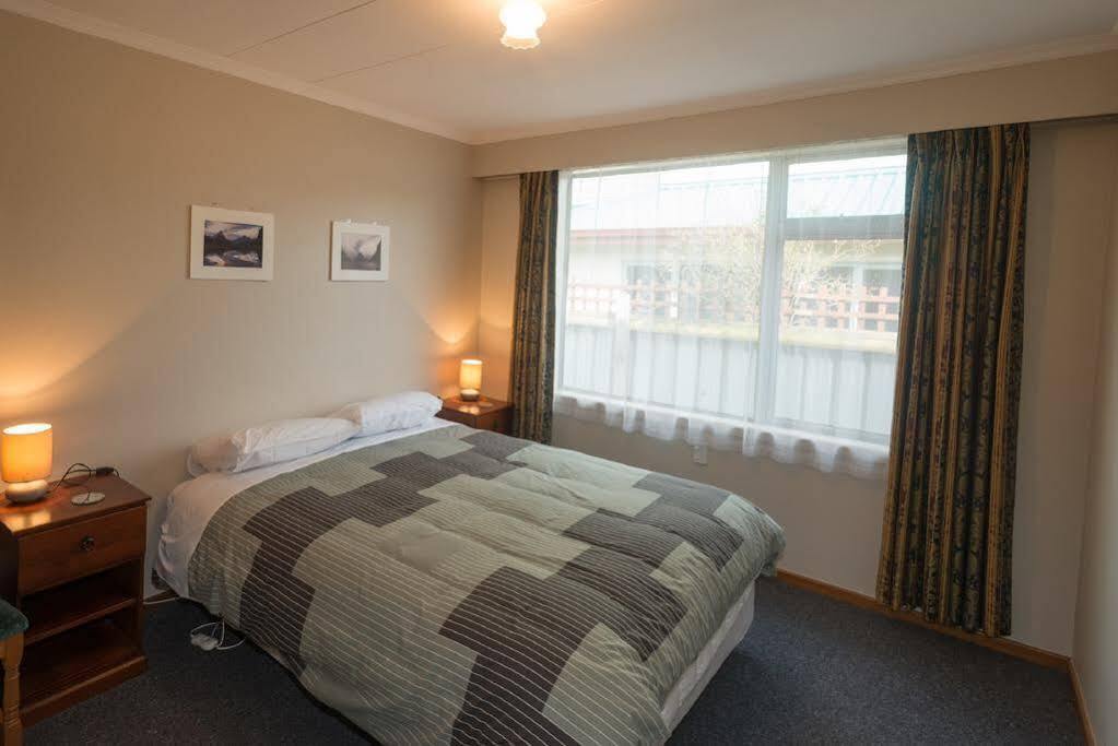 Accommodation Fiordland -The Three Bedroom House At 226A Milford Road Te Anau Extérieur photo