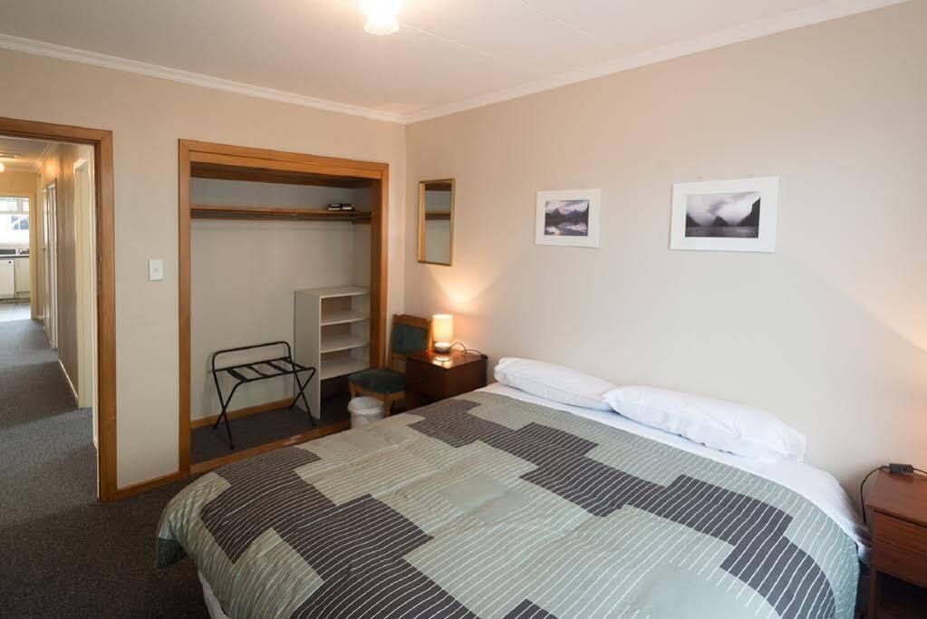 Accommodation Fiordland -The Three Bedroom House At 226A Milford Road Te Anau Extérieur photo