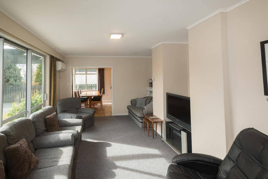 Accommodation Fiordland -The Three Bedroom House At 226A Milford Road Te Anau Extérieur photo